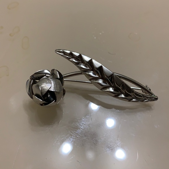 Vintage sterling brooch - Picture 1 of 8